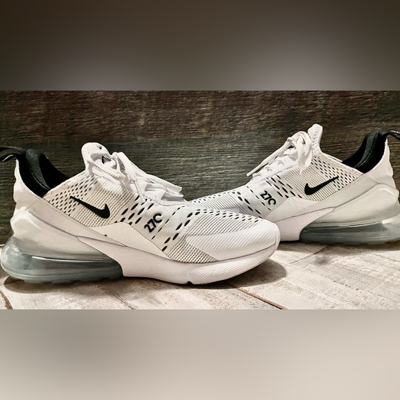 Nike Shoes - Women’s Nike Air Max 270